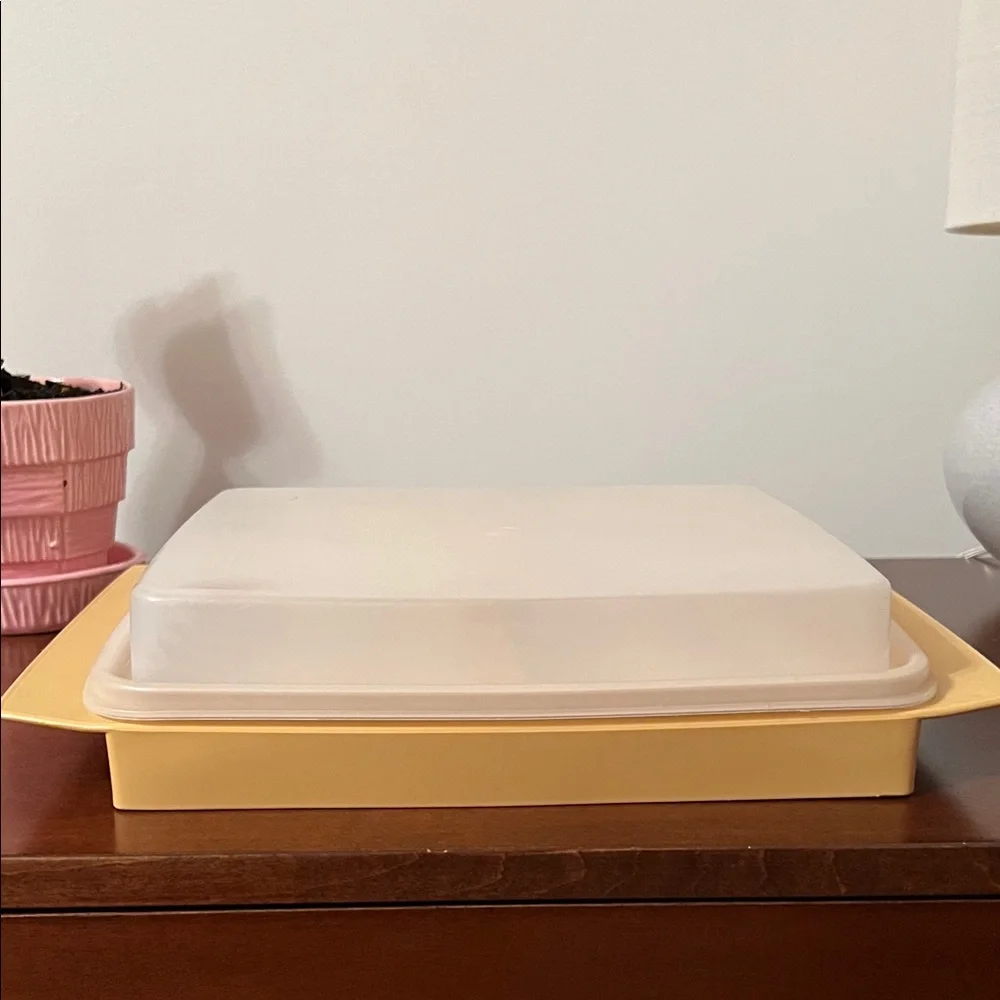 Yellow Tupperware deviled egg holder - Picture 3 of 3